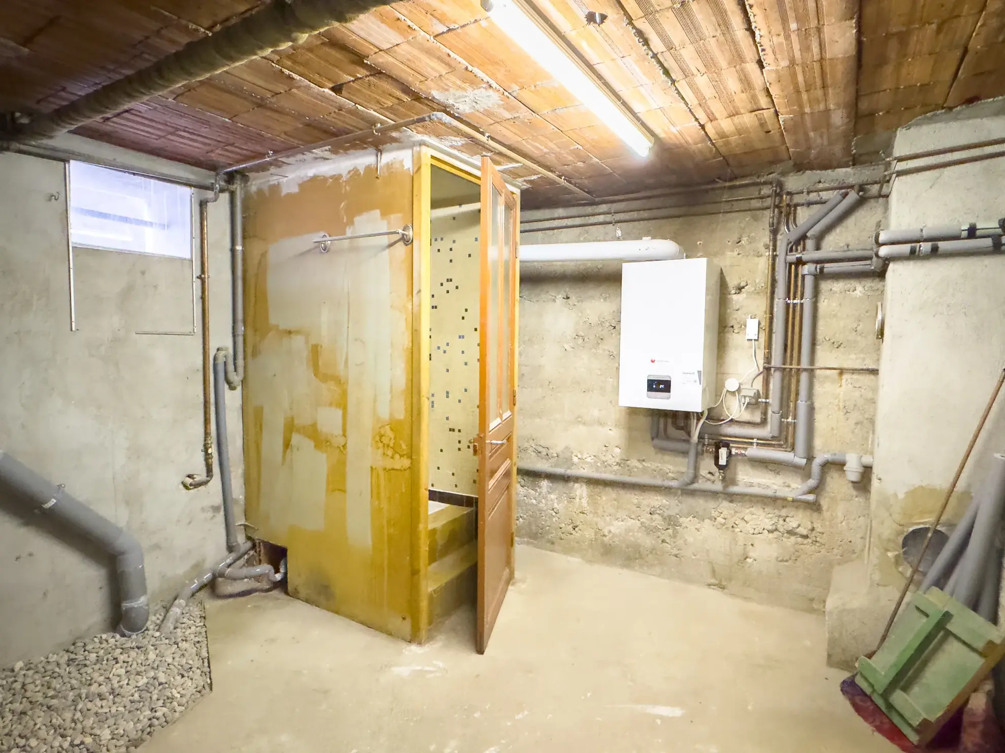 Maison de village à vendre avec 3 chambres, dépendances et jardin au Pouzin 