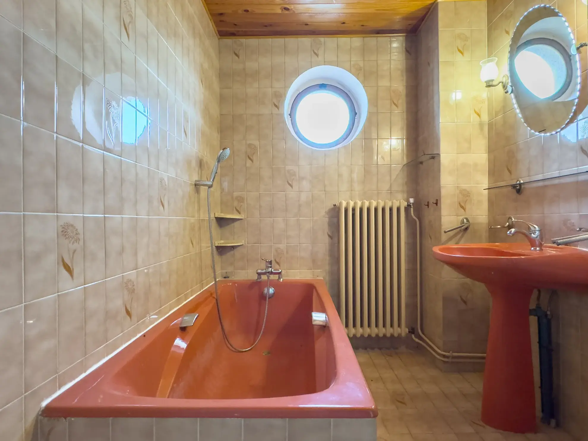 Maison de village à vendre avec 3 chambres, dépendances et jardin au Pouzin 
