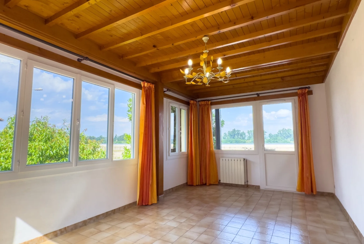 Maison de village à vendre avec 3 chambres, dépendances et jardin au Pouzin 