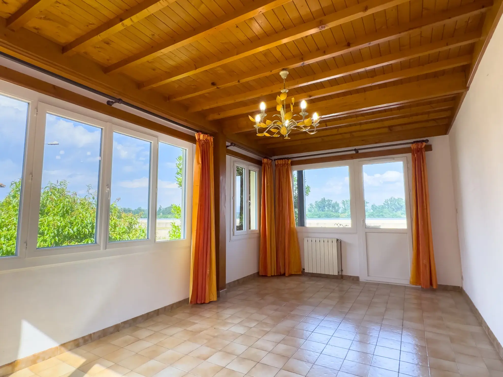 Maison de village à vendre avec 3 chambres, dépendances et jardin au Pouzin 