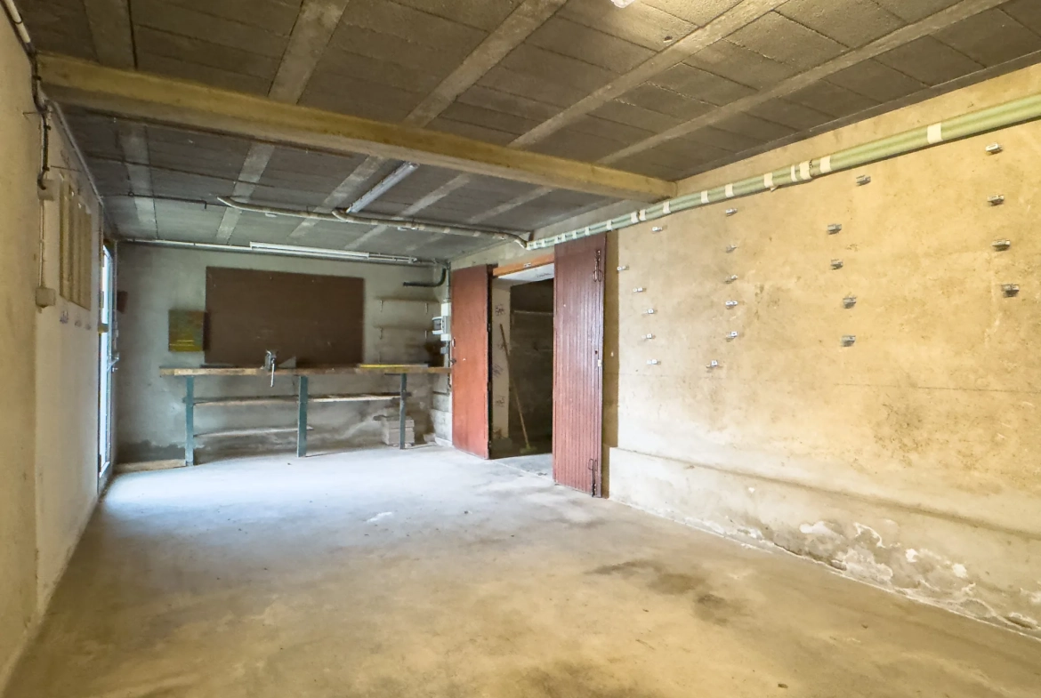 Maison de village à vendre avec 3 chambres, dépendances et jardin au Pouzin 
