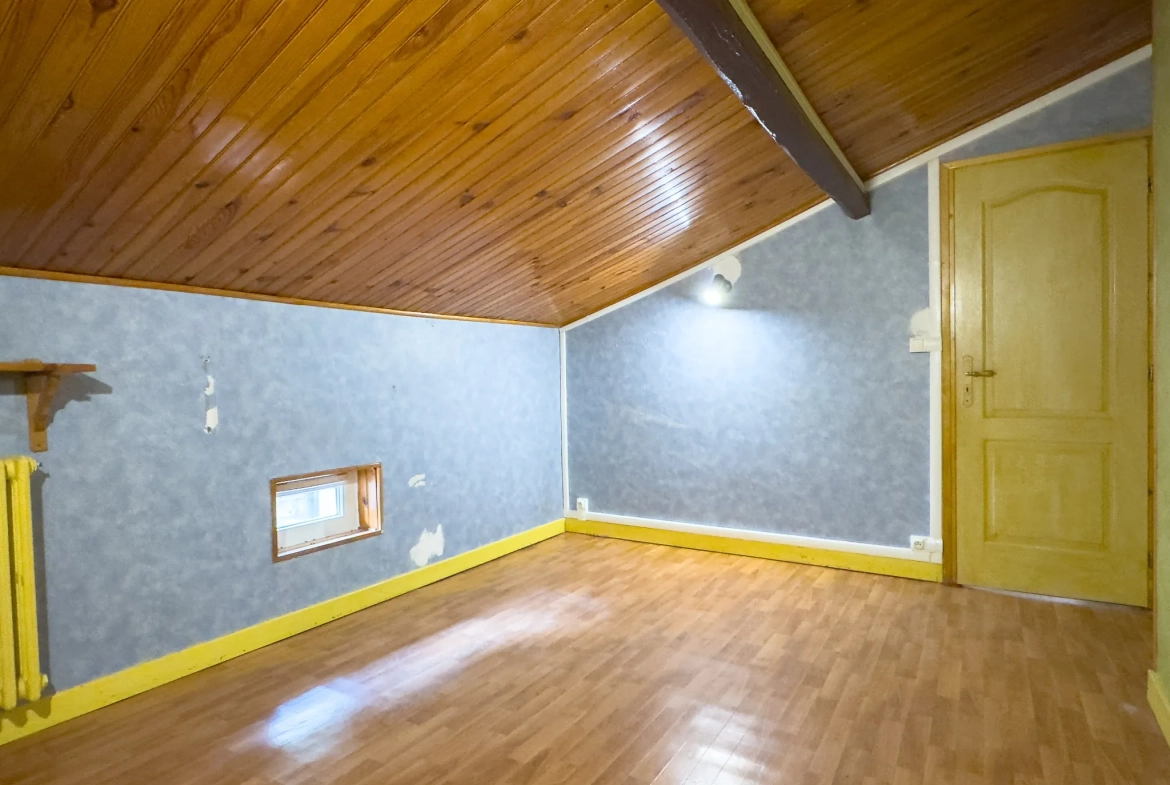 Maison de village à vendre avec 3 chambres, dépendances et jardin au Pouzin 