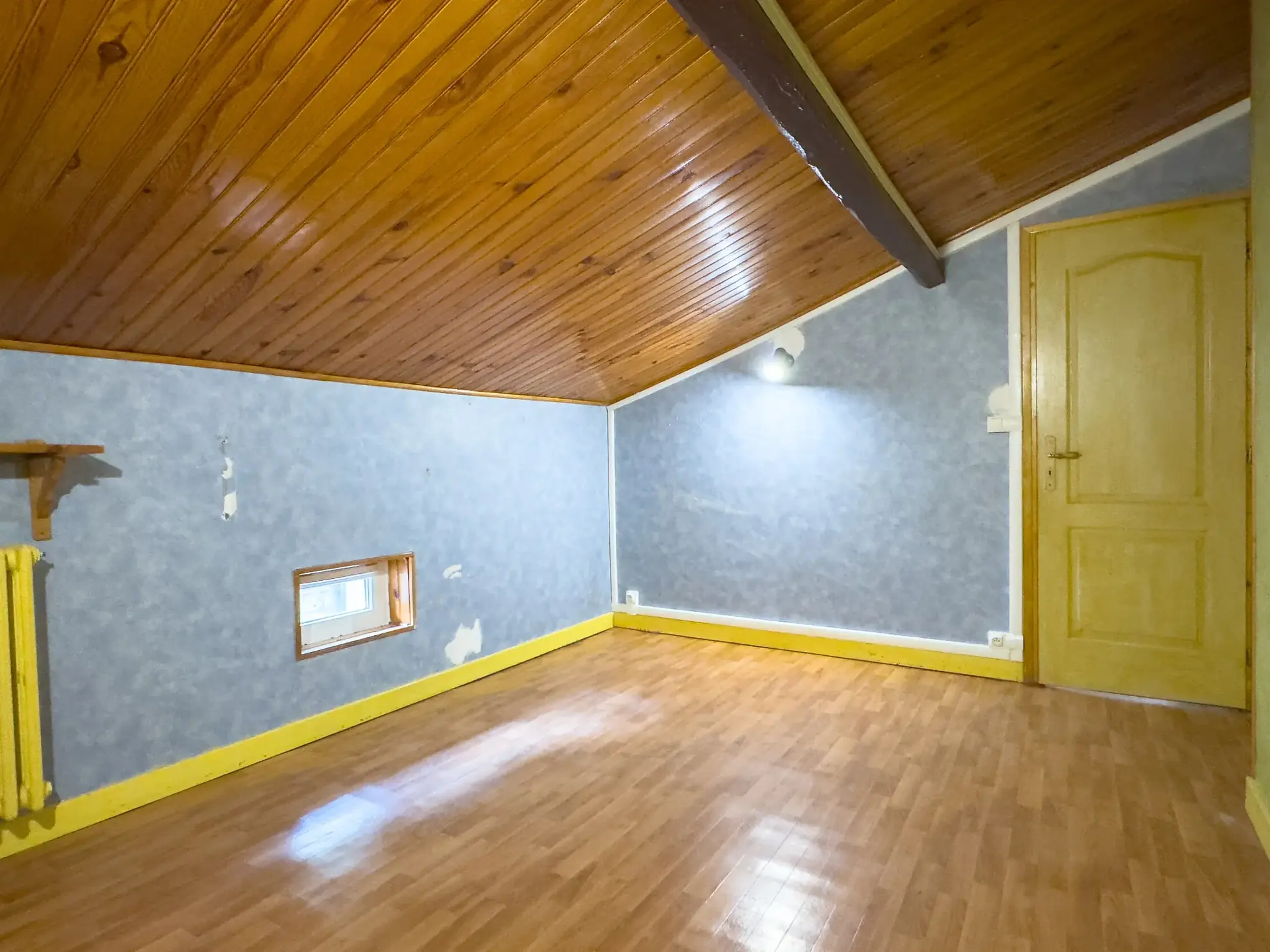 Maison de village à vendre avec 3 chambres, dépendances et jardin au Pouzin 