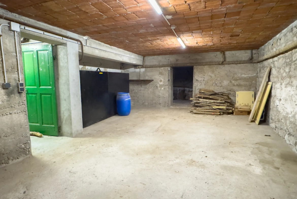 Maison de village à vendre avec 3 chambres, dépendances et jardin au Pouzin 