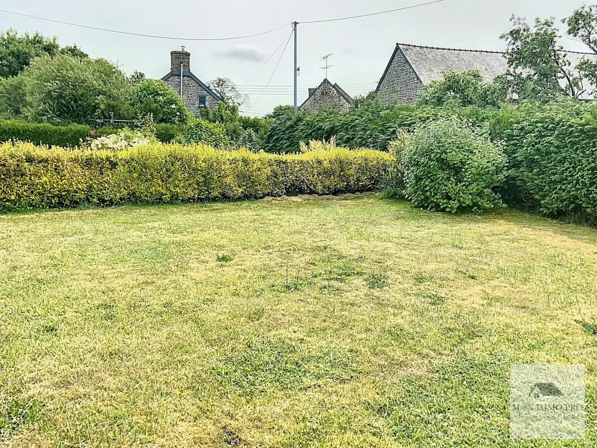 Longère en pierre à vendre à Les Portes du Coglais, projet de rénovation 