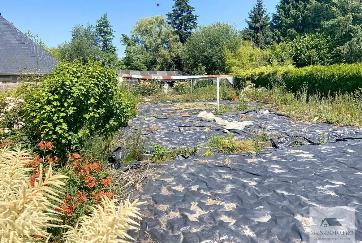 Longère en pierre à vendre à Les Portes du Coglais, projet de rénovation 
