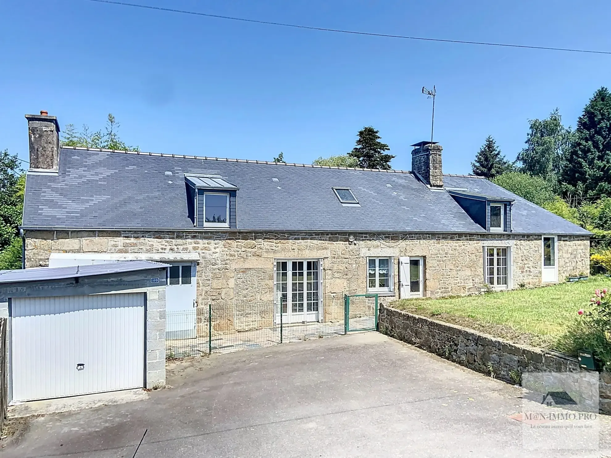 Longère en pierre à vendre à Les Portes du Coglais, projet de rénovation 