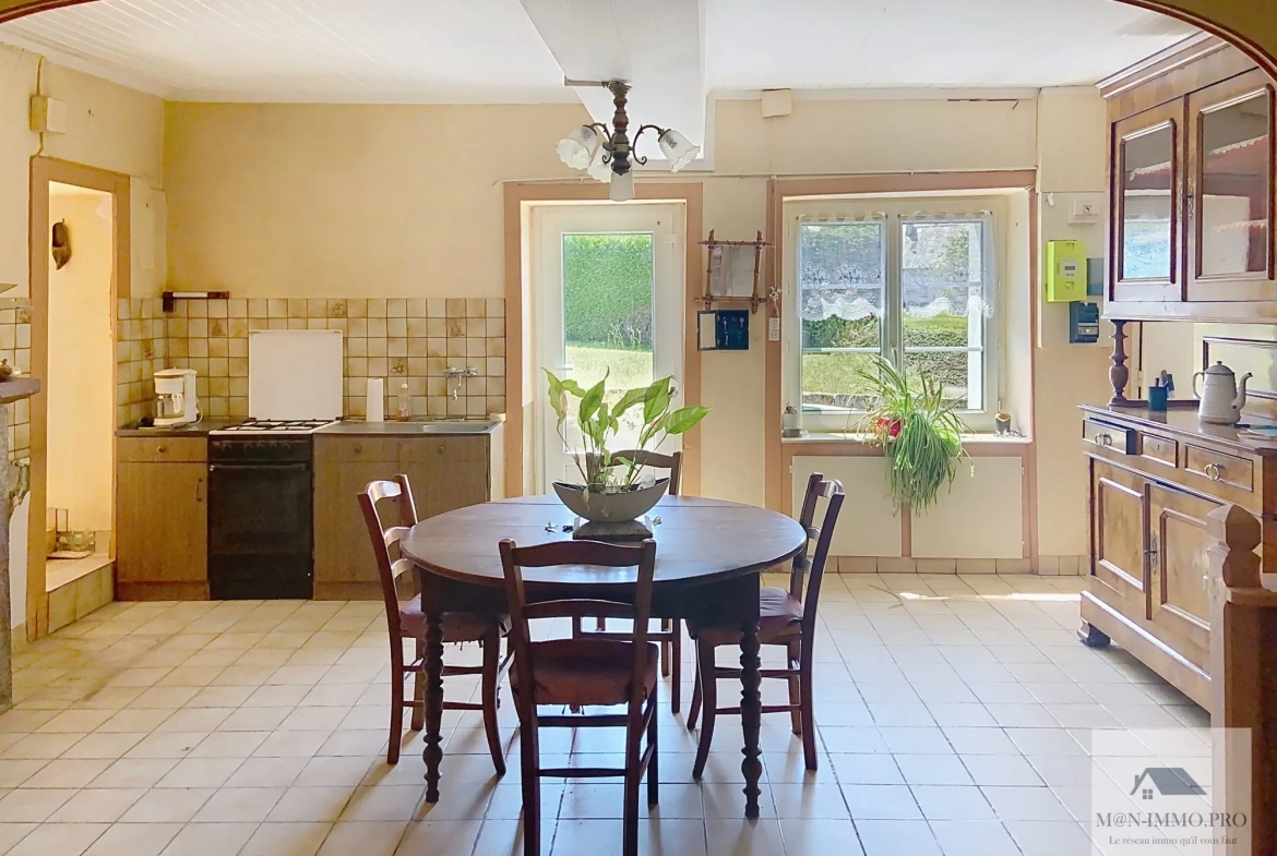 Longère en pierre à vendre à Les Portes du Coglais, projet de rénovation 