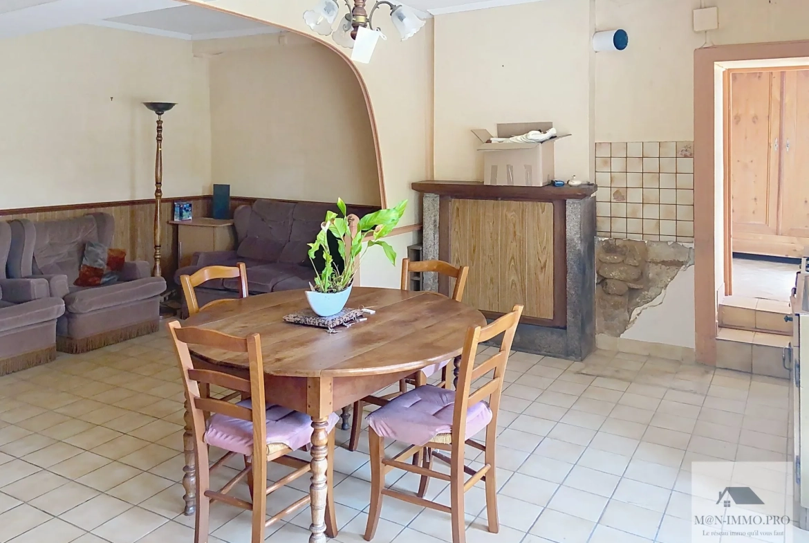 Longère en pierre à vendre à Les Portes du Coglais, projet de rénovation 