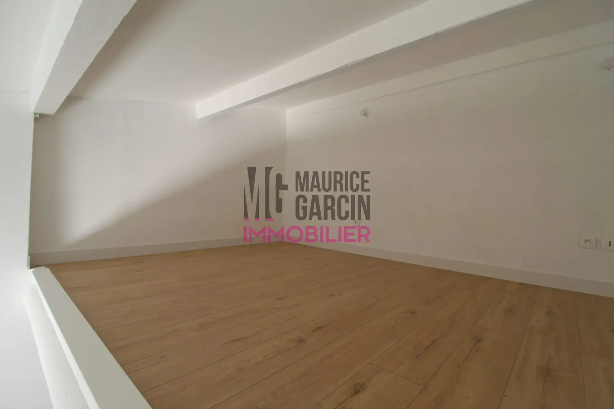 Appartement rénové à vendre avec vue exceptionnelle à L'Isle-sur-la-Sorgue 