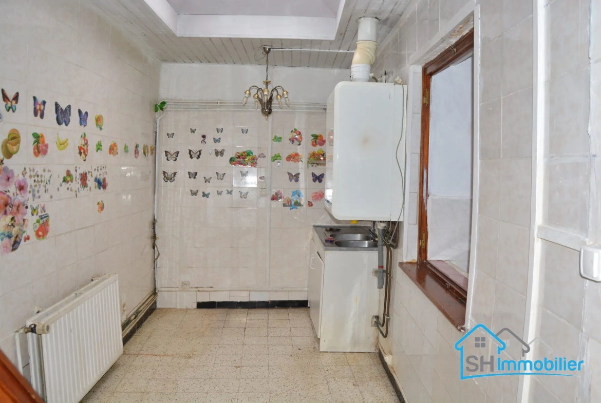 Maison à vendre à Roubaix avec potentiel de rénovation, proche du centre 