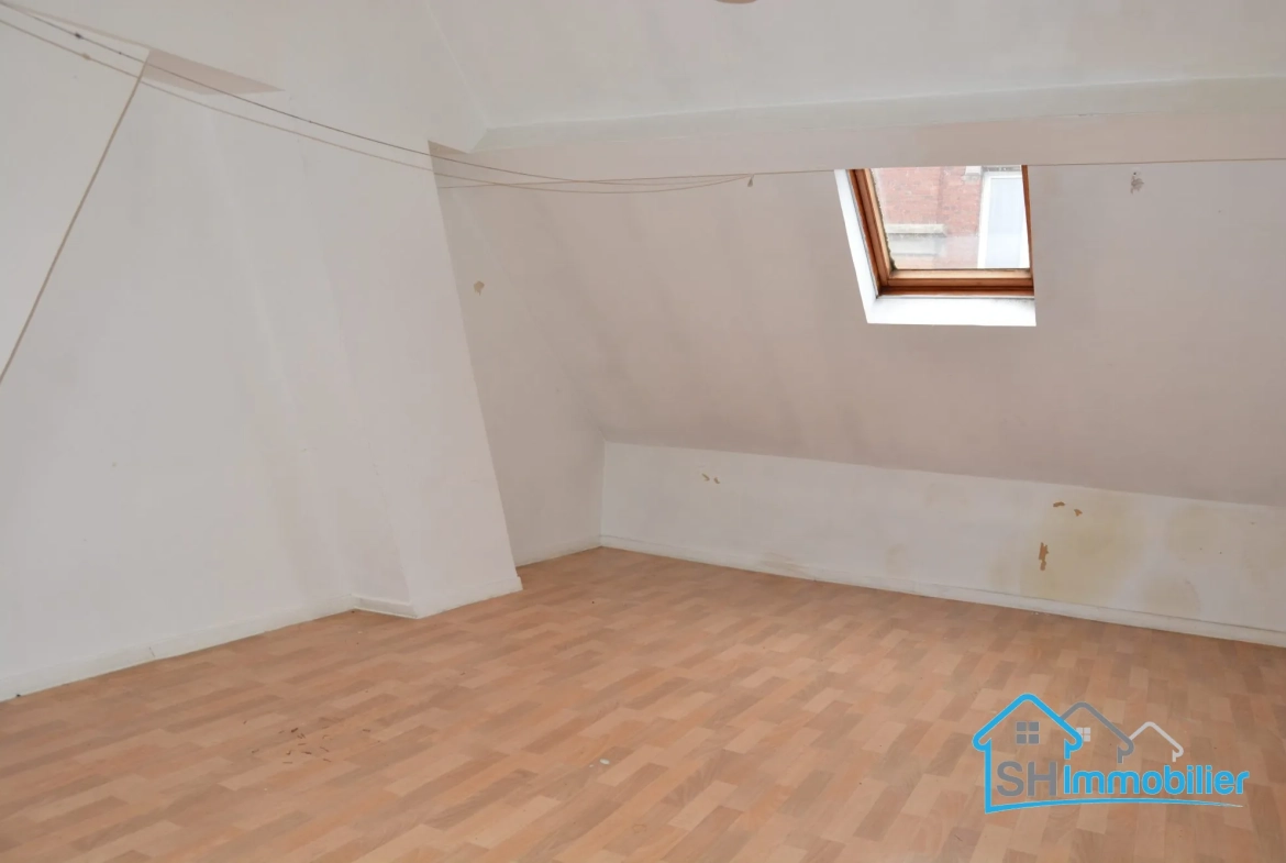 Maison à vendre à Roubaix avec potentiel de rénovation, proche du centre 