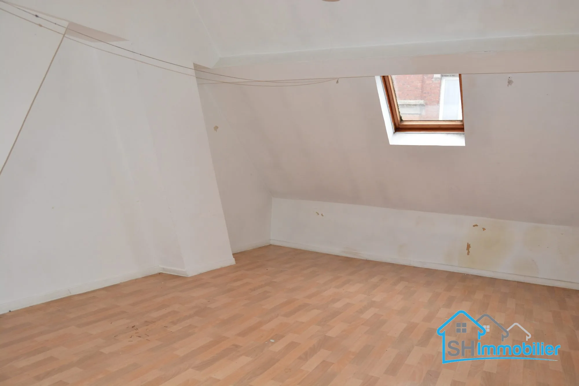 Maison à vendre à Roubaix avec potentiel de rénovation, proche du centre 