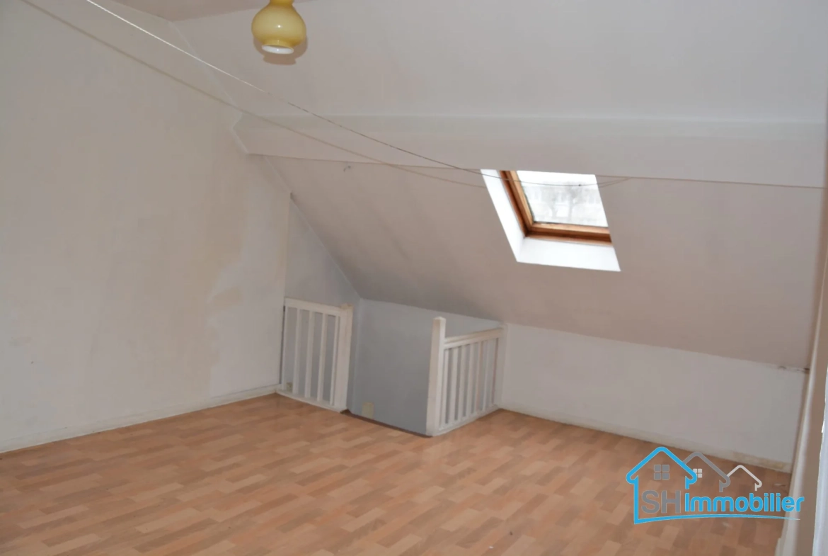 Maison à vendre à Roubaix avec potentiel de rénovation, proche du centre 