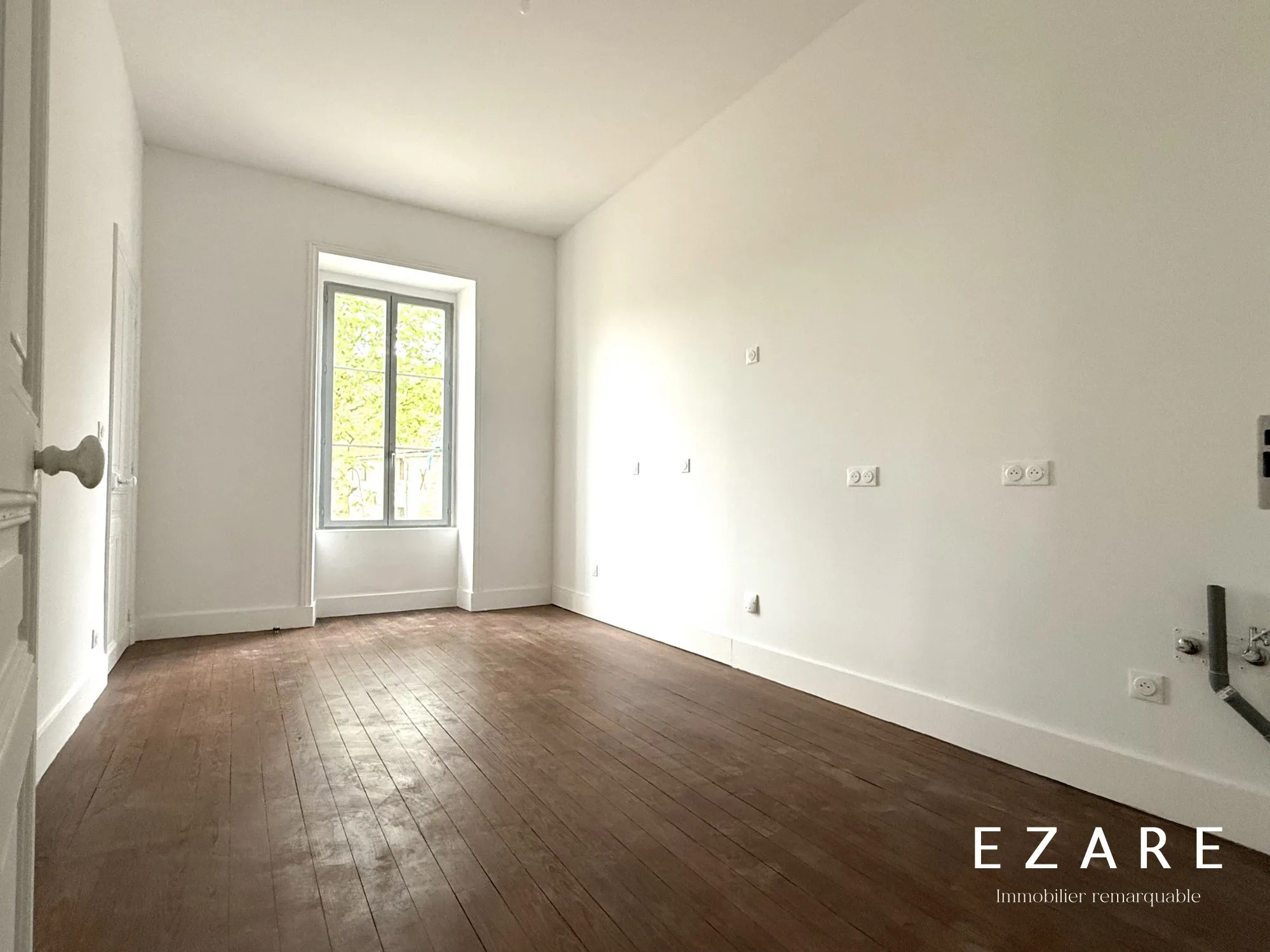 Cuisine dînatoire              (décloisonnable sur séjour) Appartement 4 pièces avec jardin privé à Demigny, proximité Beaune 