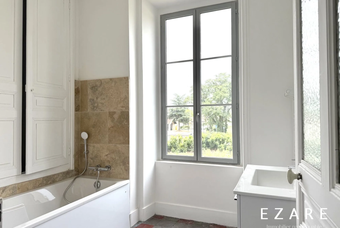 Salle de bains  Appartement 4 pièces avec jardin privé à Demigny, proximité Beaune 