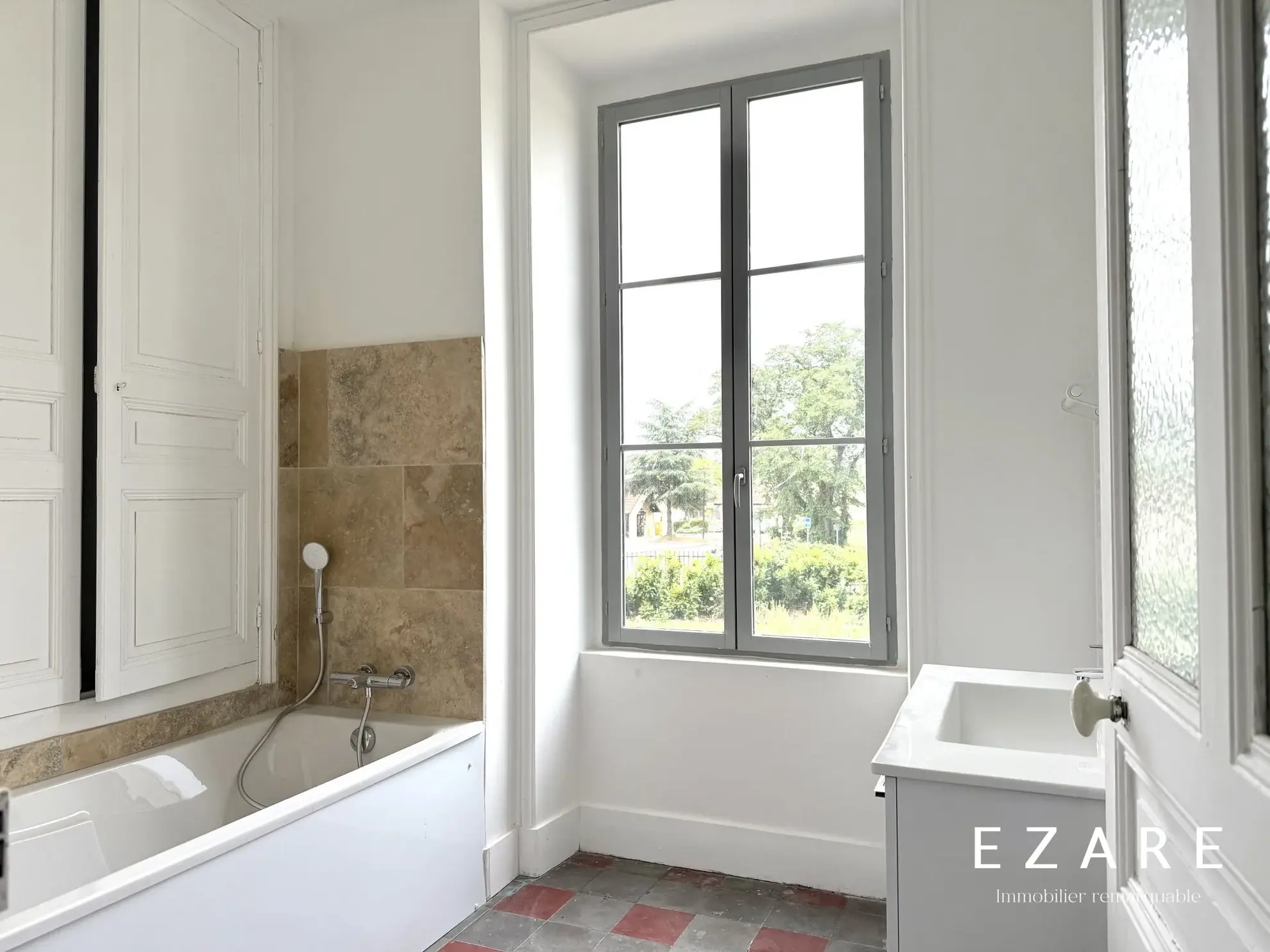 Salle de bains  Appartement 4 pièces avec jardin privé à Demigny, proximité Beaune 