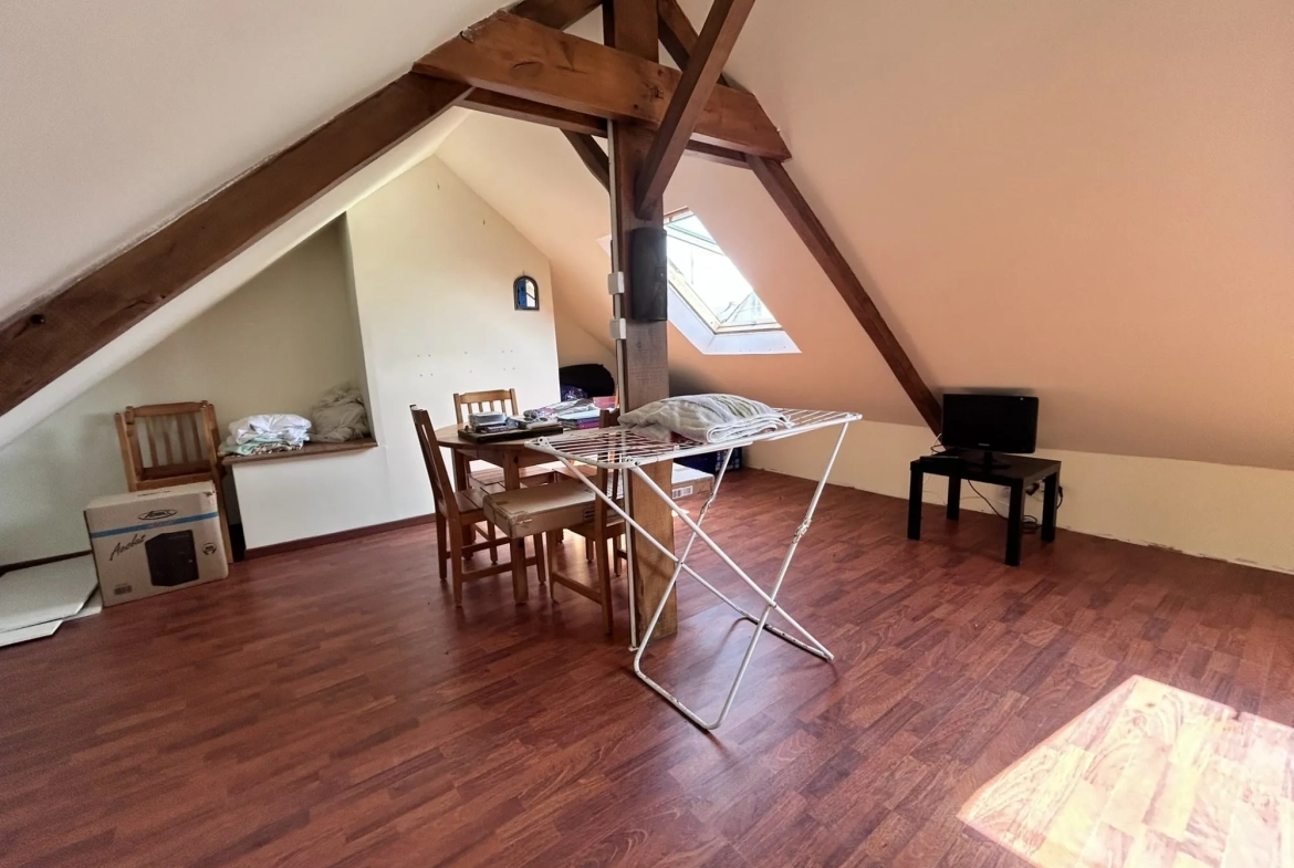 Charmante maison en pierre à Saint-Gilles-du-Méné (LE MENE) avec terrain boisé 