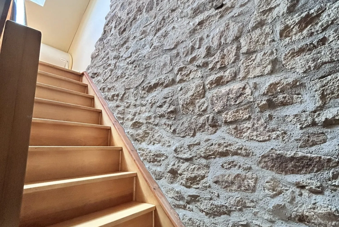 Charmante maison en pierre à Saint-Gilles-du-Méné (LE MENE) avec terrain boisé 