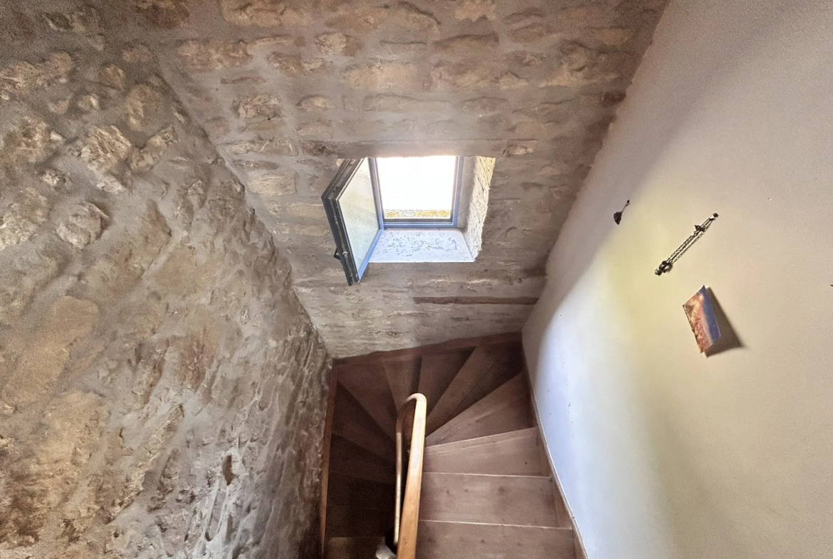 Charmante maison en pierre à Saint-Gilles-du-Méné (LE MENE) avec terrain boisé 