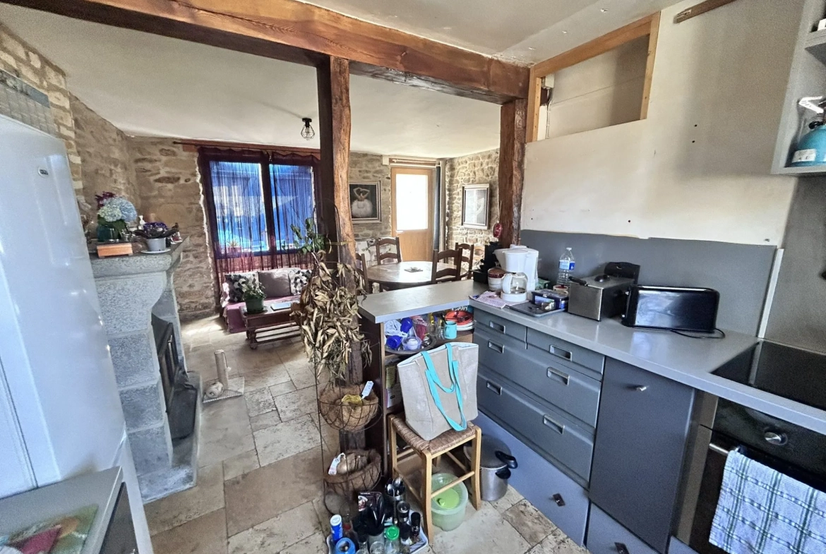 Charmante maison en pierre à Saint-Gilles-du-Méné (LE MENE) avec terrain boisé 