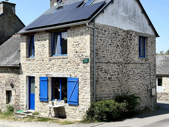 Charmante maison en pierre à Saint-Gilles-du-Méné (LE MENE) avec terrain boisé