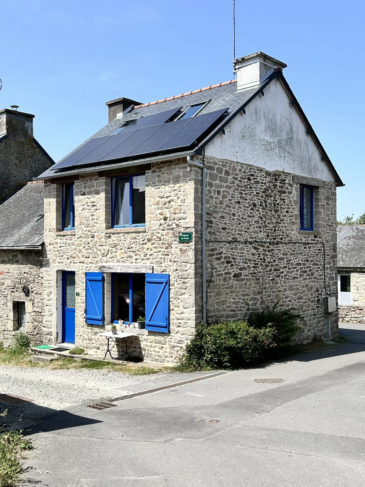 Charmante maison en pierre à Saint-Gilles-du-Méné (LE MENE) avec terrain boisé 