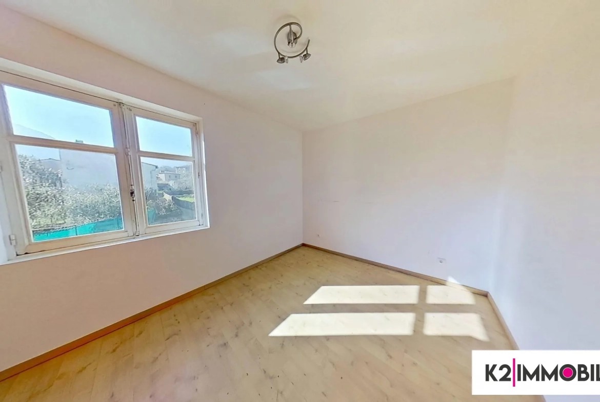 Maison mitoyenne de 97 m² avec terrasse, garage et jardin à Alissas 