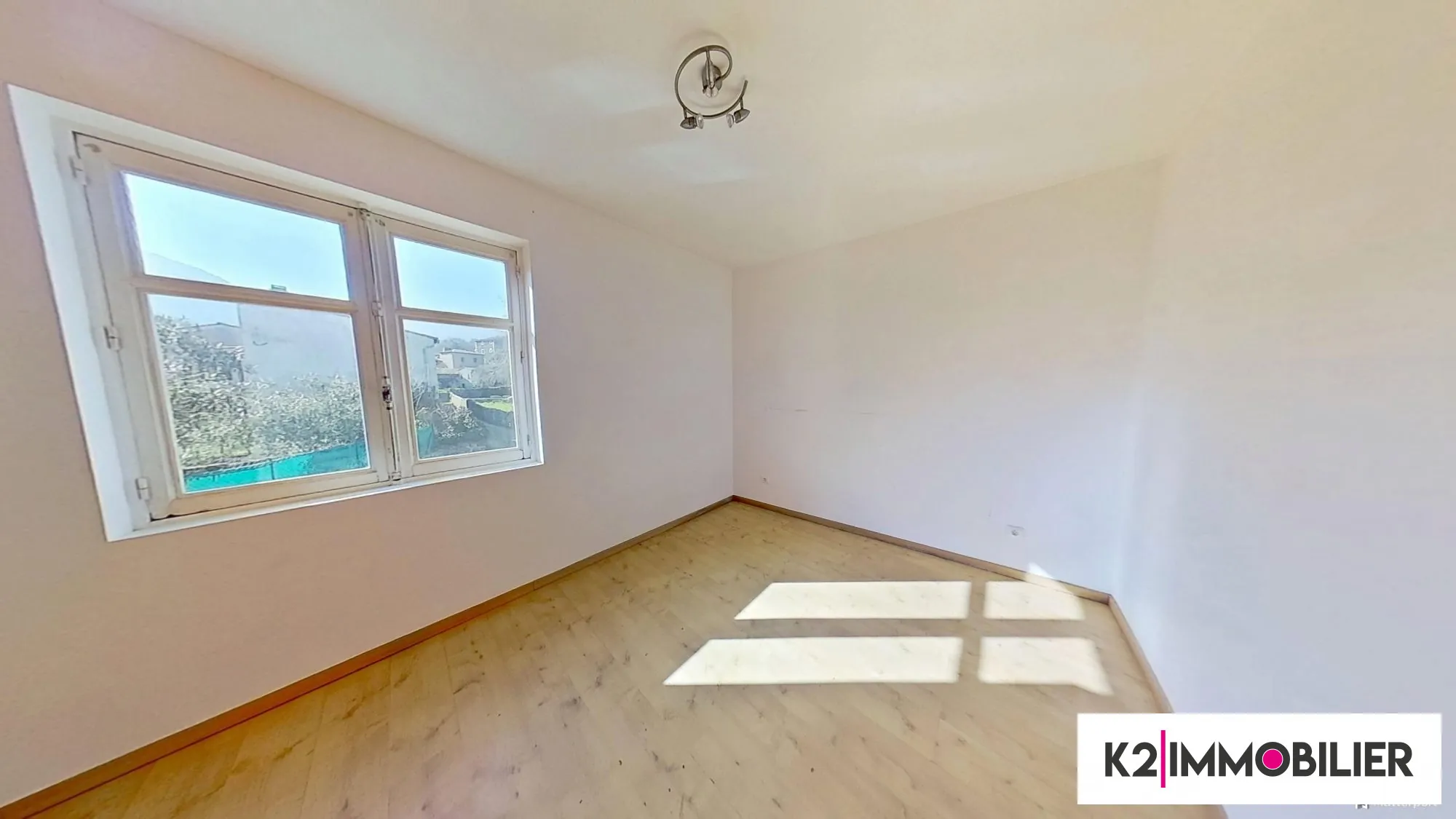 Maison mitoyenne de 97 m² avec terrasse, garage et jardin à Alissas 