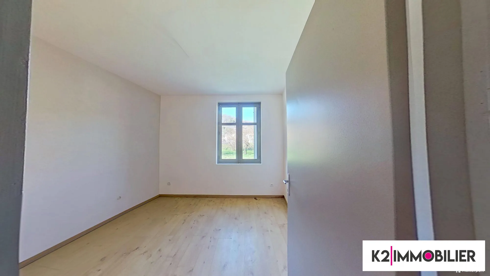 Maison mitoyenne de 97 m² avec terrasse, garage et jardin à Alissas 
