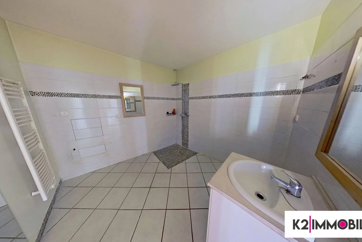 Maison mitoyenne de 97 m² avec terrasse, garage et jardin à Alissas 