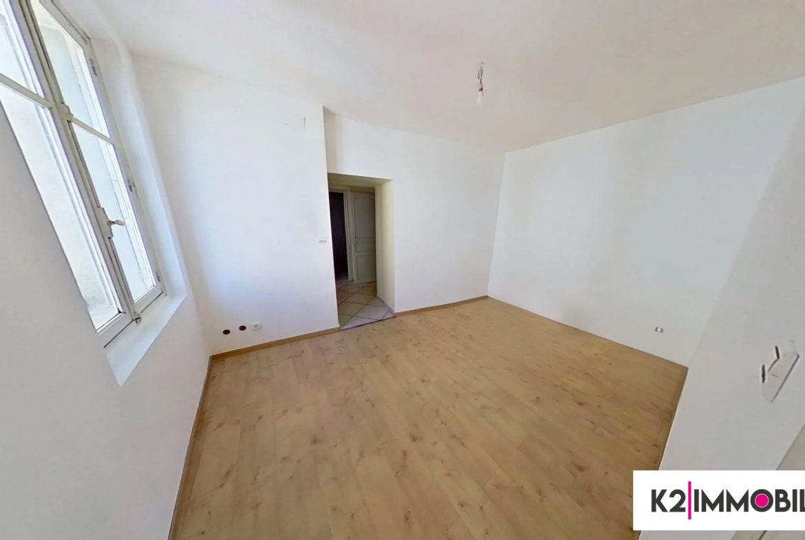 Maison mitoyenne de 97 m² avec terrasse, garage et jardin à Alissas 