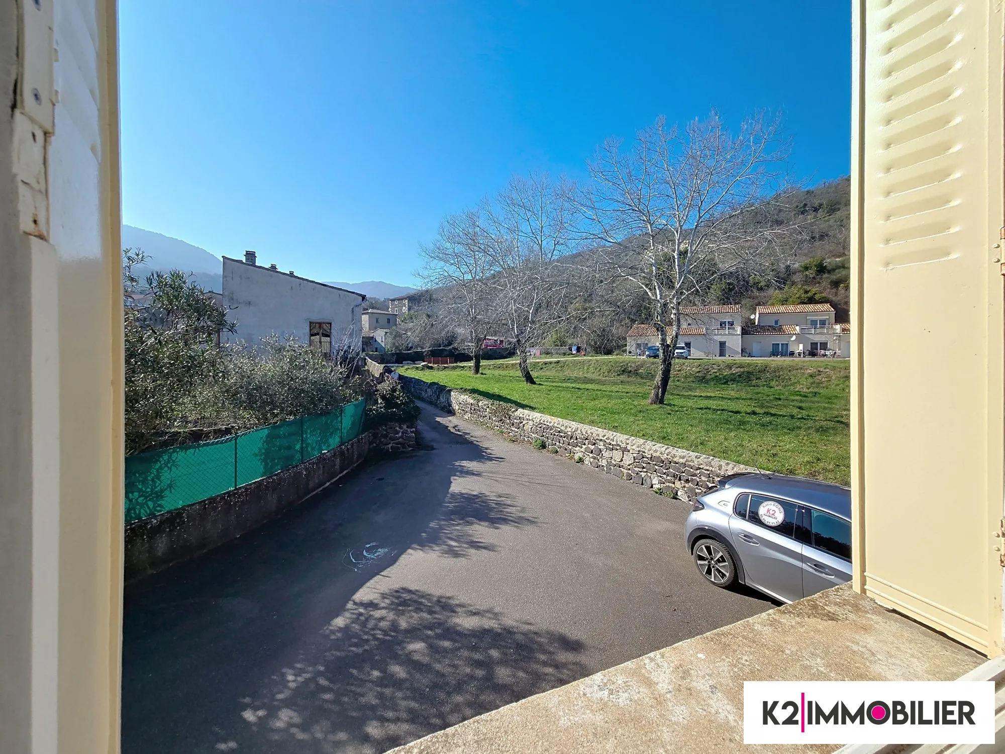 Maison mitoyenne de 97 m² avec terrasse, garage et jardin à Alissas 