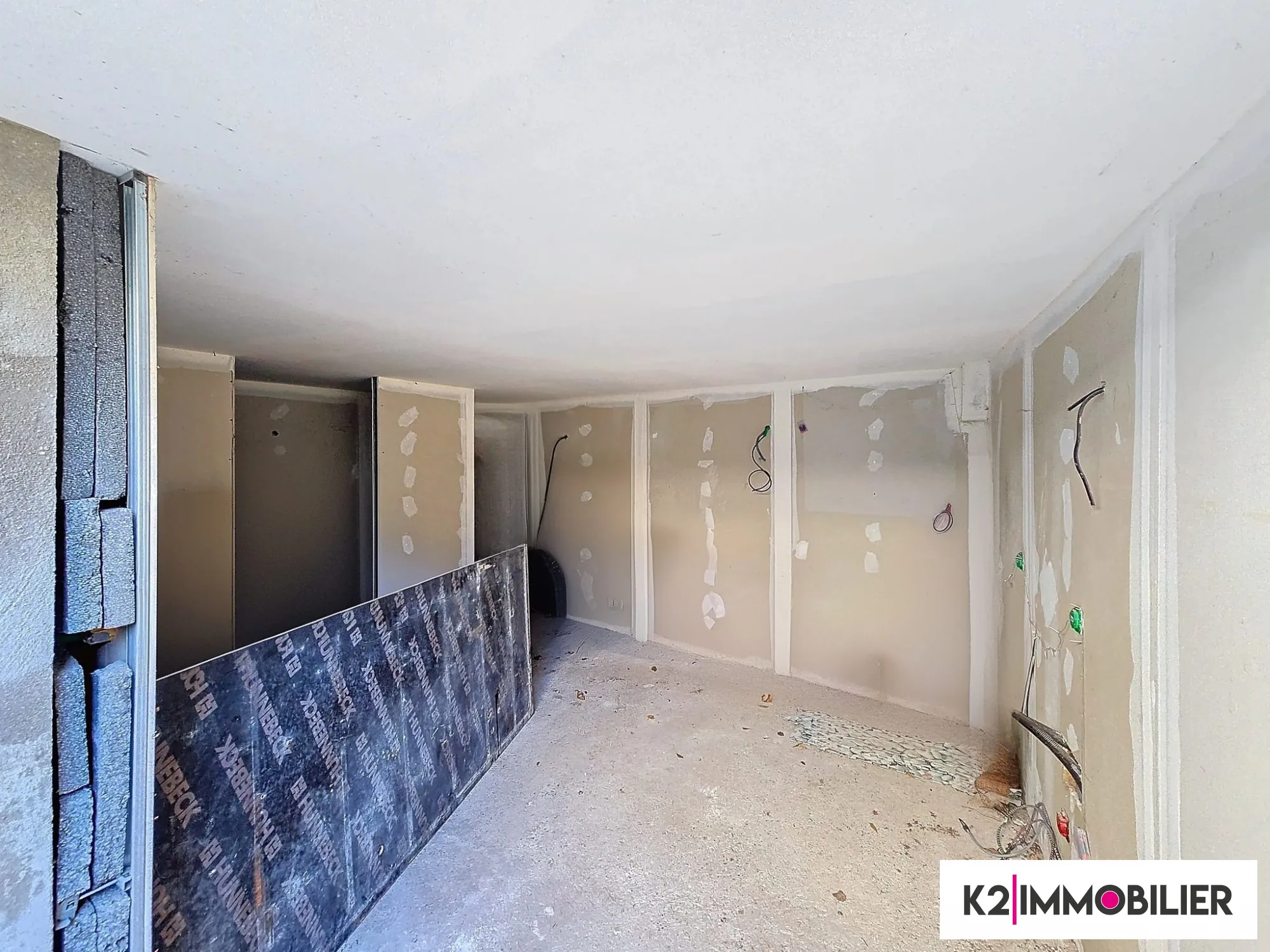 Maison mitoyenne de 97 m² avec terrasse, garage et jardin à Alissas 