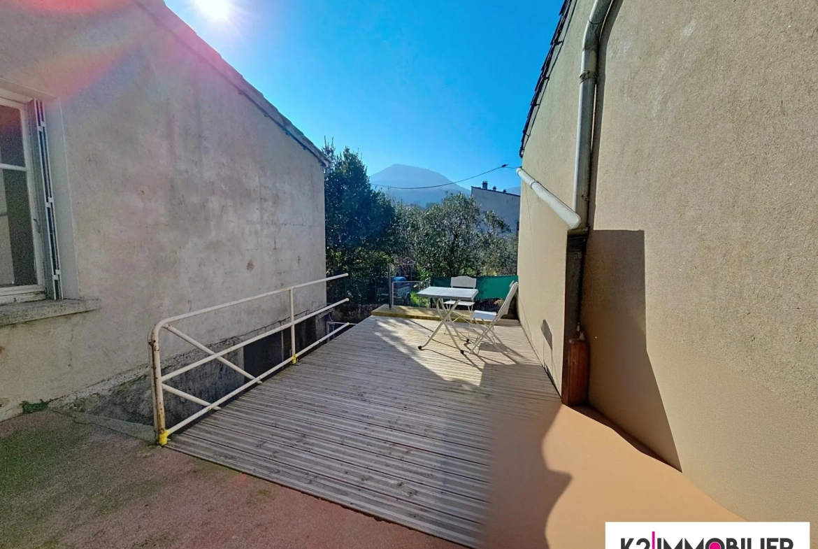 Maison mitoyenne de 97 m² avec terrasse, garage et jardin à Alissas 