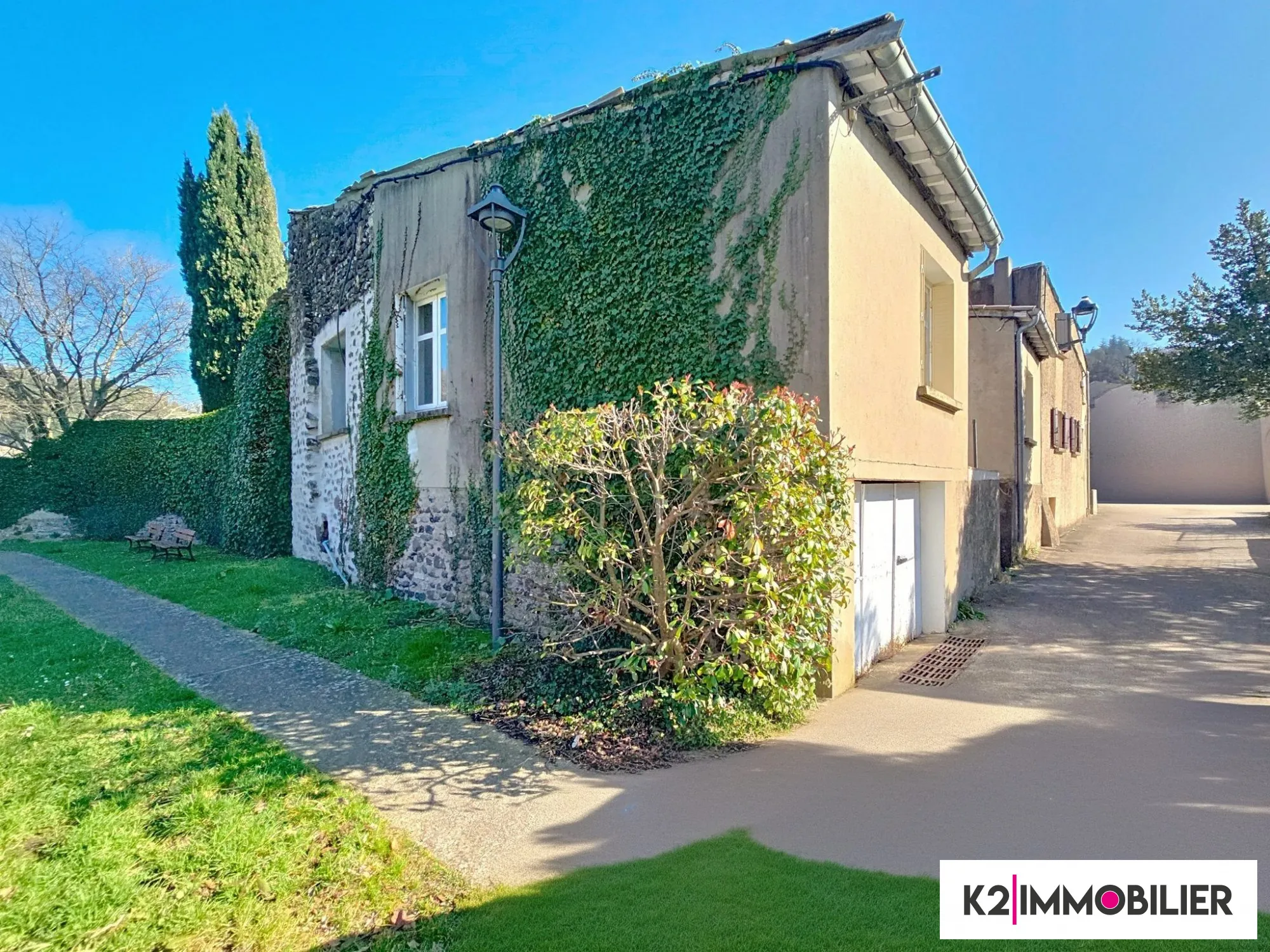 Maison mitoyenne de 97 m² avec terrasse, garage et jardin à Alissas 