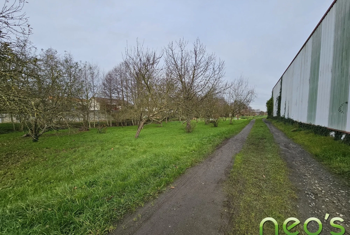 Local professionnel à vendre à Saint-Christophe-du-Bois de 314m² 