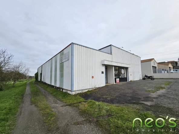 Local professionnel à vendre à Saint-Christophe-du-Bois de 314m²