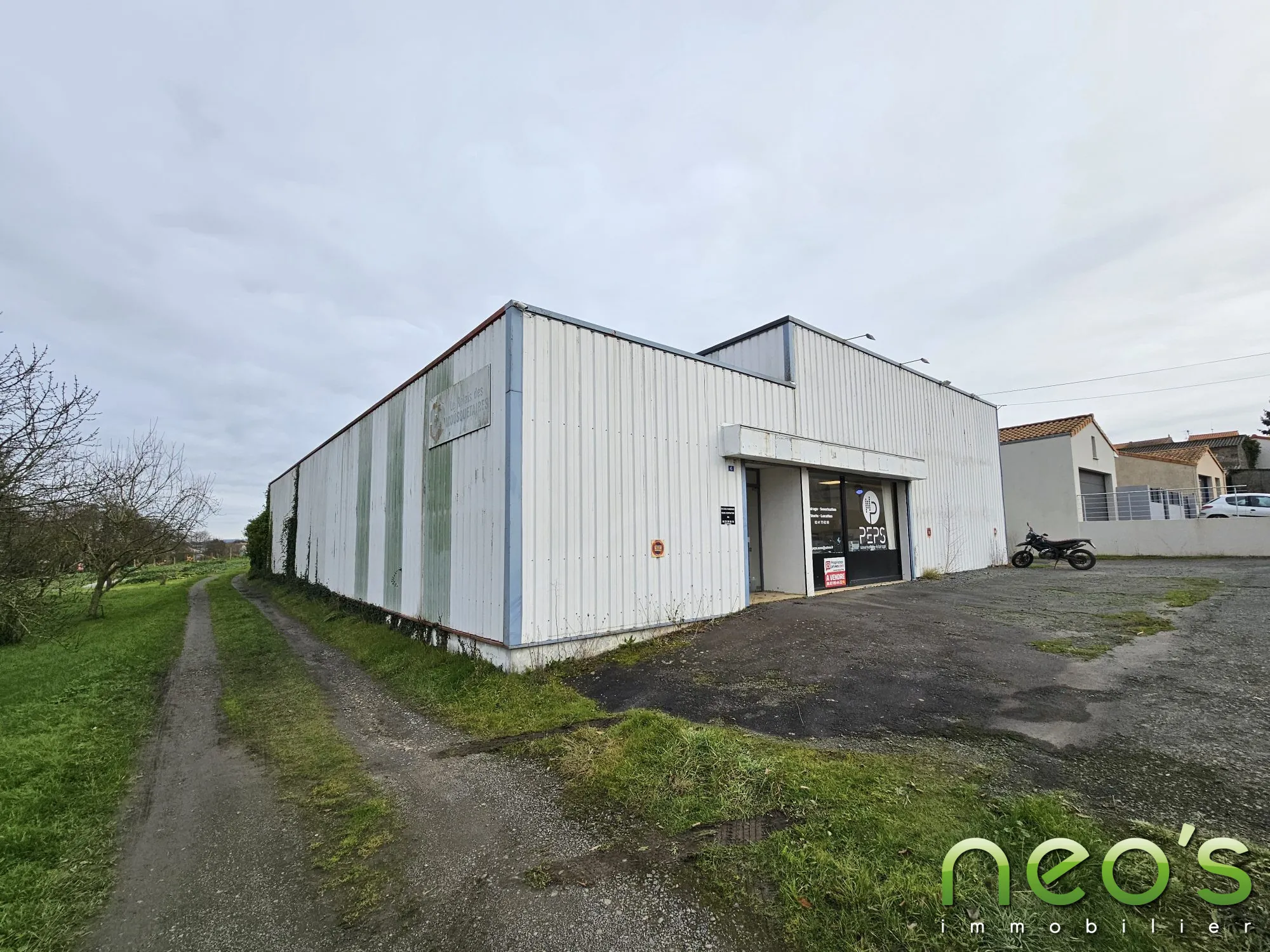 Local professionnel à vendre à Saint-Christophe-du-Bois de 314m² 