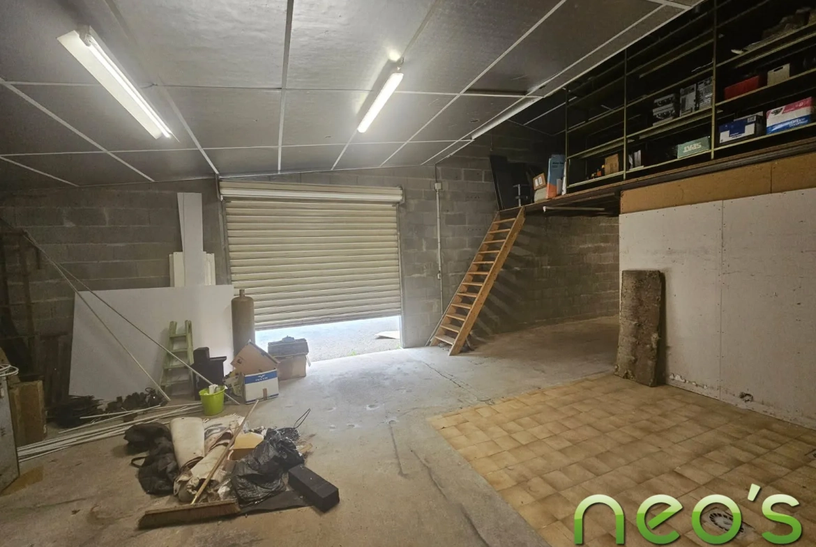 Local professionnel à vendre à Saint-Christophe-du-Bois de 314m² 