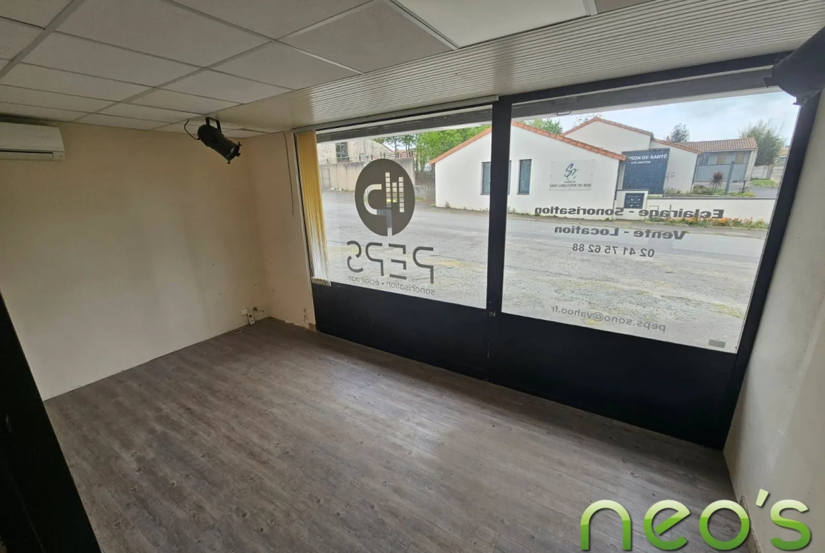 Local professionnel à vendre à Saint-Christophe-du-Bois de 314m² 