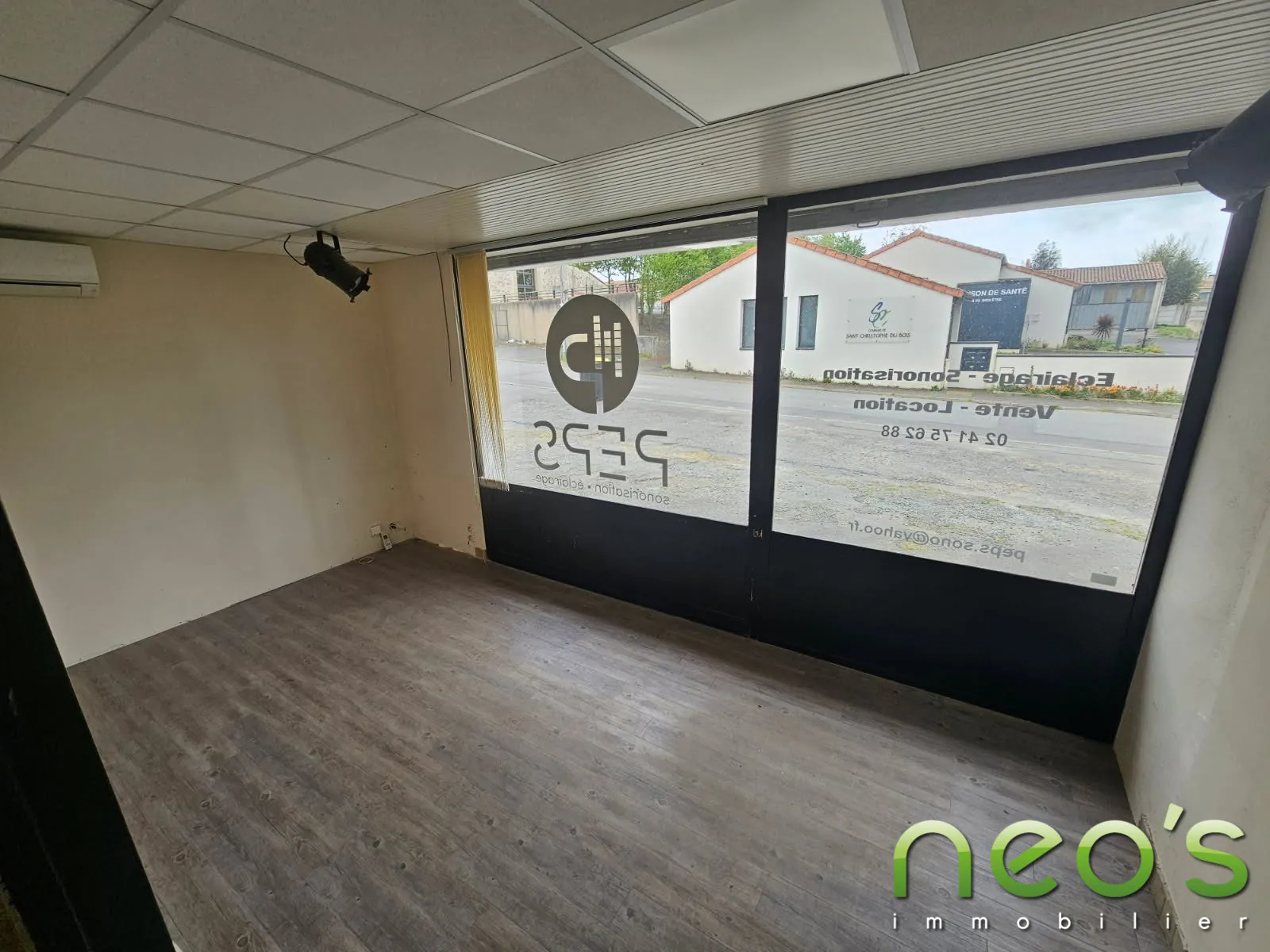 Local professionnel à vendre à Saint-Christophe-du-Bois de 314m² 