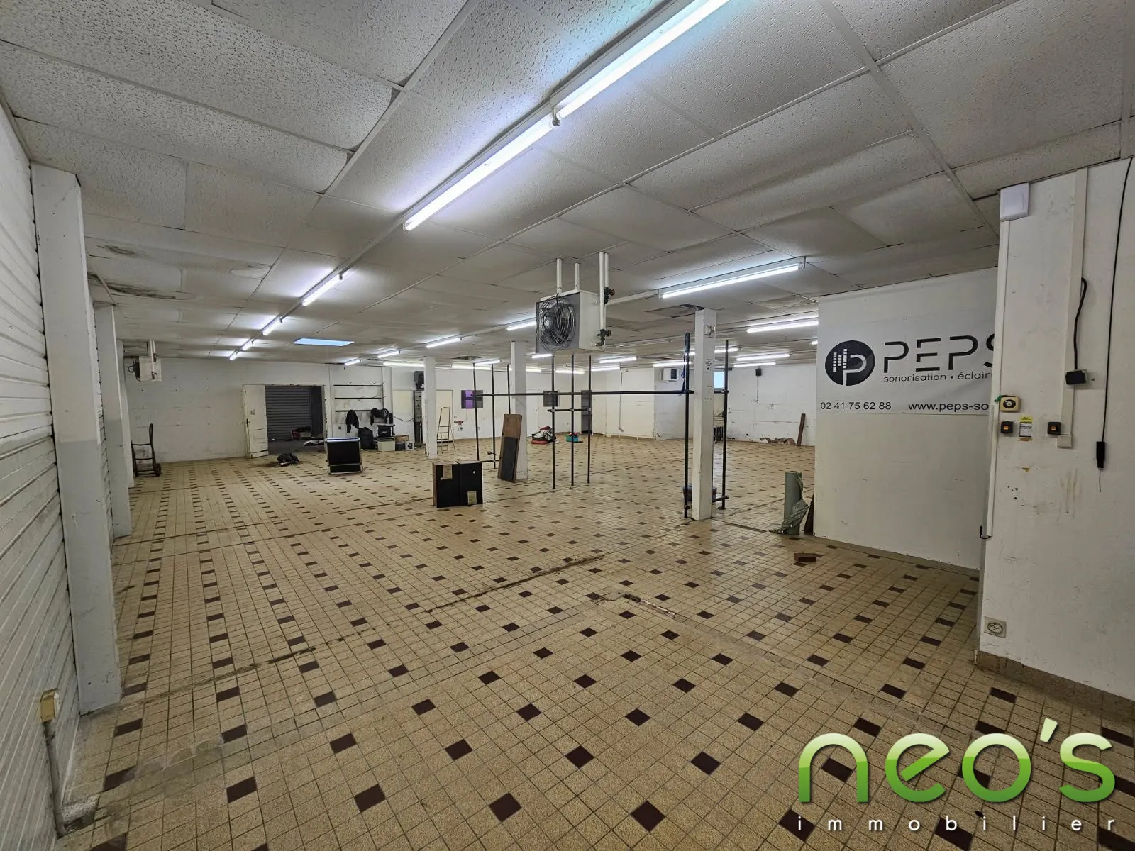 Local professionnel à vendre à Saint-Christophe-du-Bois de 314m² 