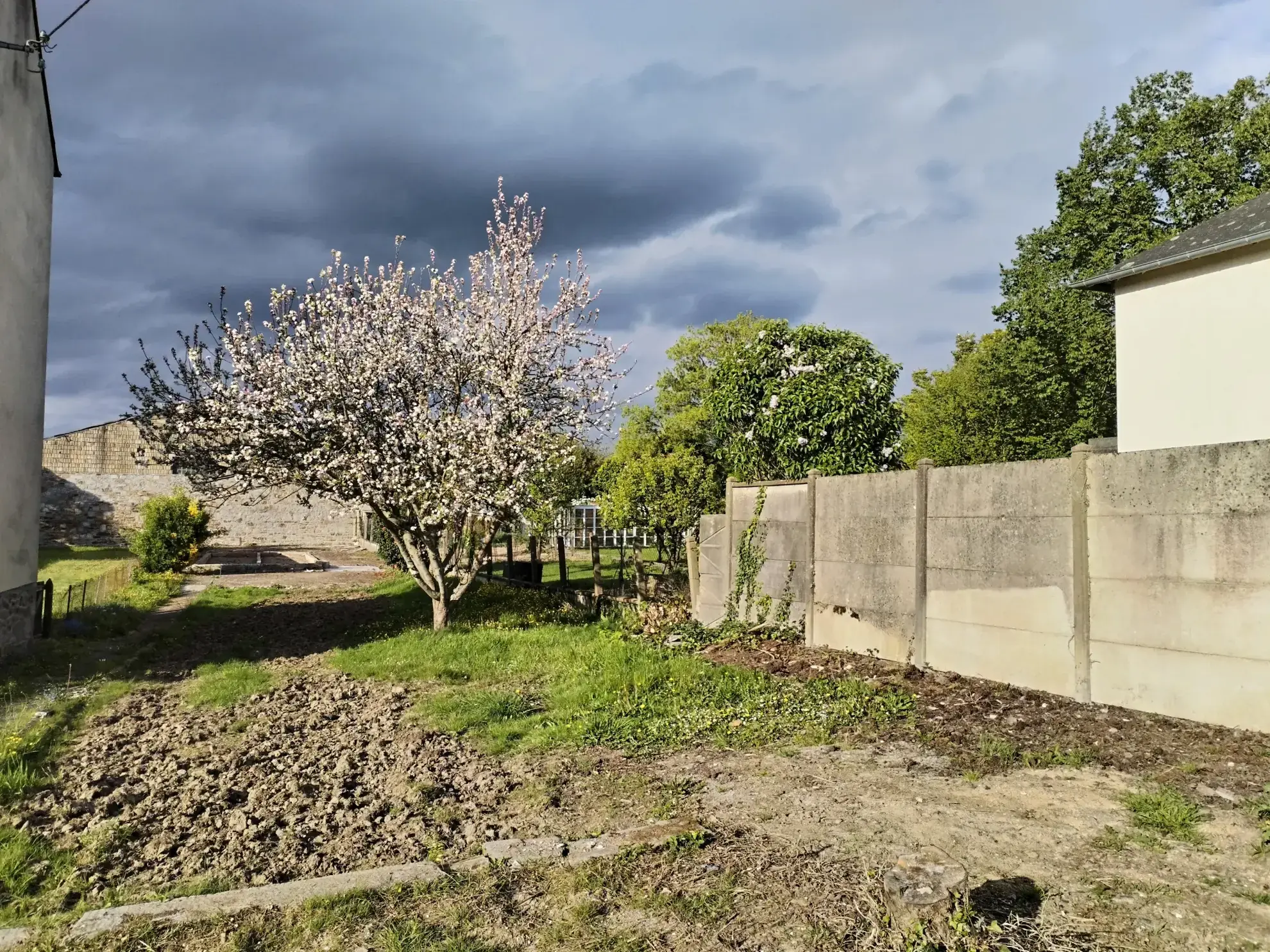 Terrain constructible de 526 m² à Lécousse, proche écoles et commerces 