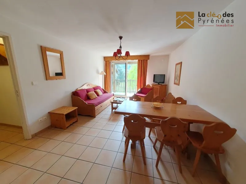 À vendre appartement T3 à Vielle-Aure avec terrasse et garage, idéal pour investissement 