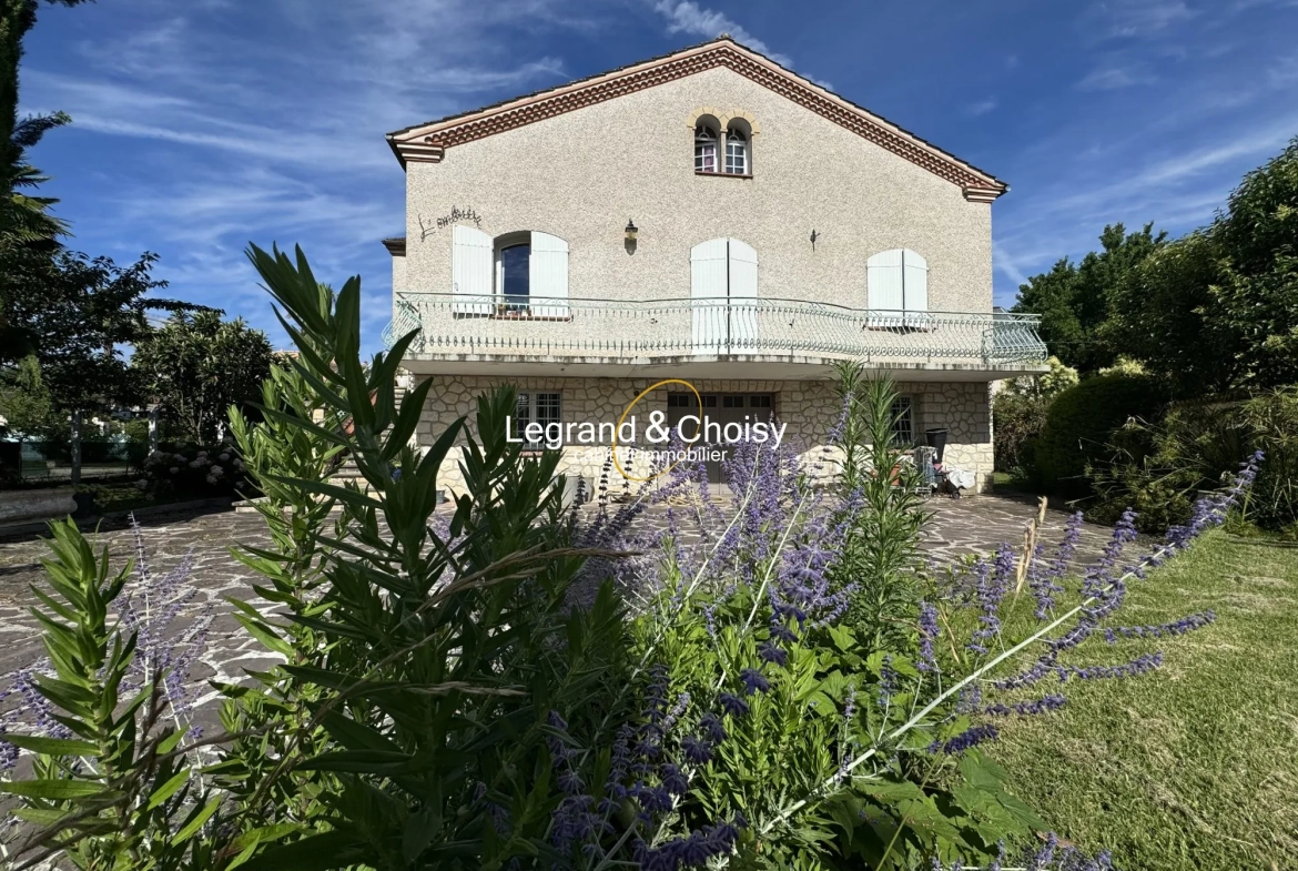 Maison avec piscine et jardin à Villeneuve-sur-Lot - 220 m² 