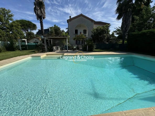 Maison avec piscine et jardin à Villeneuve-sur-Lot - 220 m²