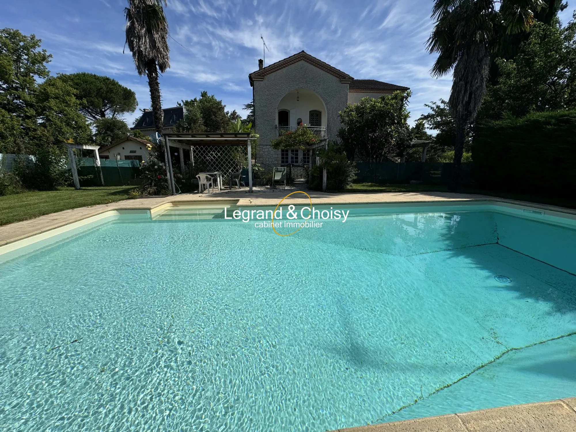 Maison avec piscine et jardin à Villeneuve-sur-Lot - 220 m² 