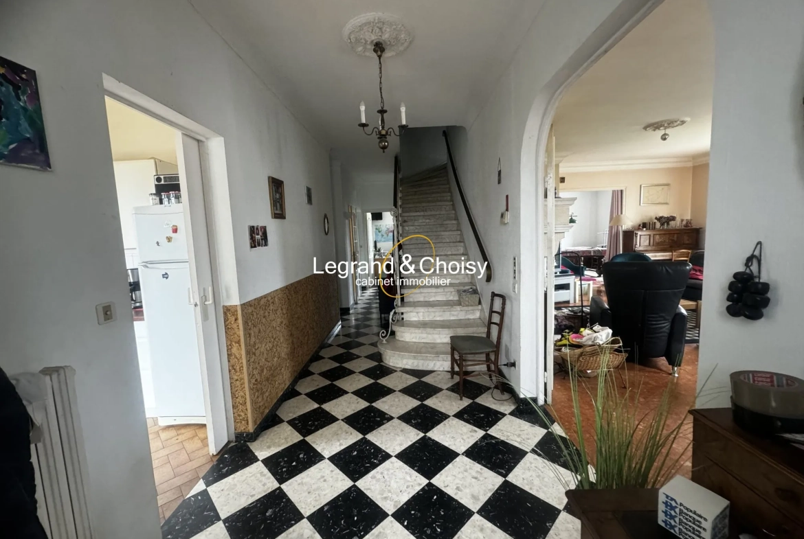 Maison avec piscine et jardin à Villeneuve-sur-Lot - 220 m² 