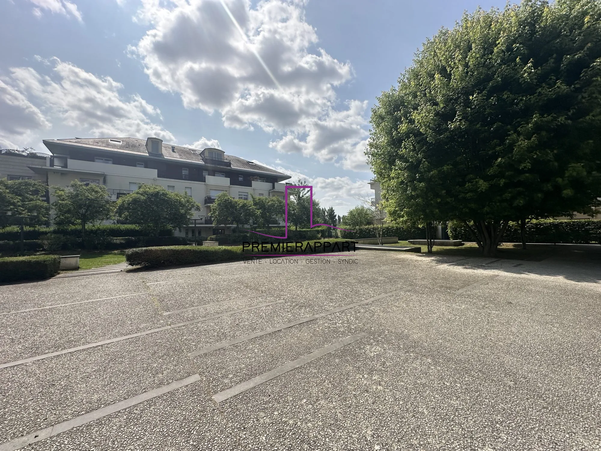 Appartement 2 pièces avec terrasse et parking à Carrières-sous-Poissy 